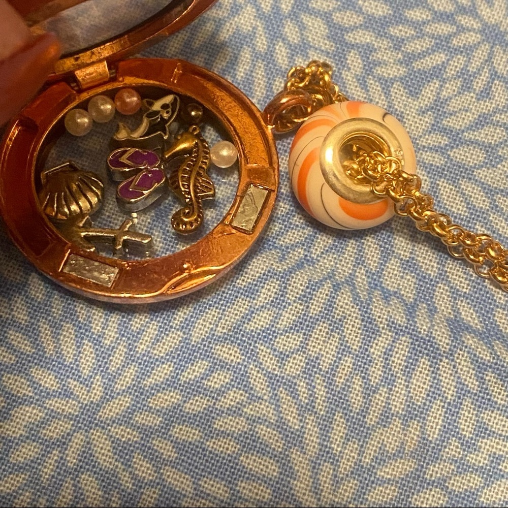BEACH LIFE boutique charm circle locket pendant necklace + FREE CHARM EXTRAS! - Picture 3 of 4